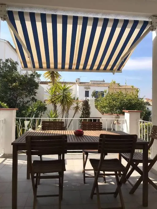 Petite Maison, Barbecue, Canal, Plage Empuriabrava Holiday home
