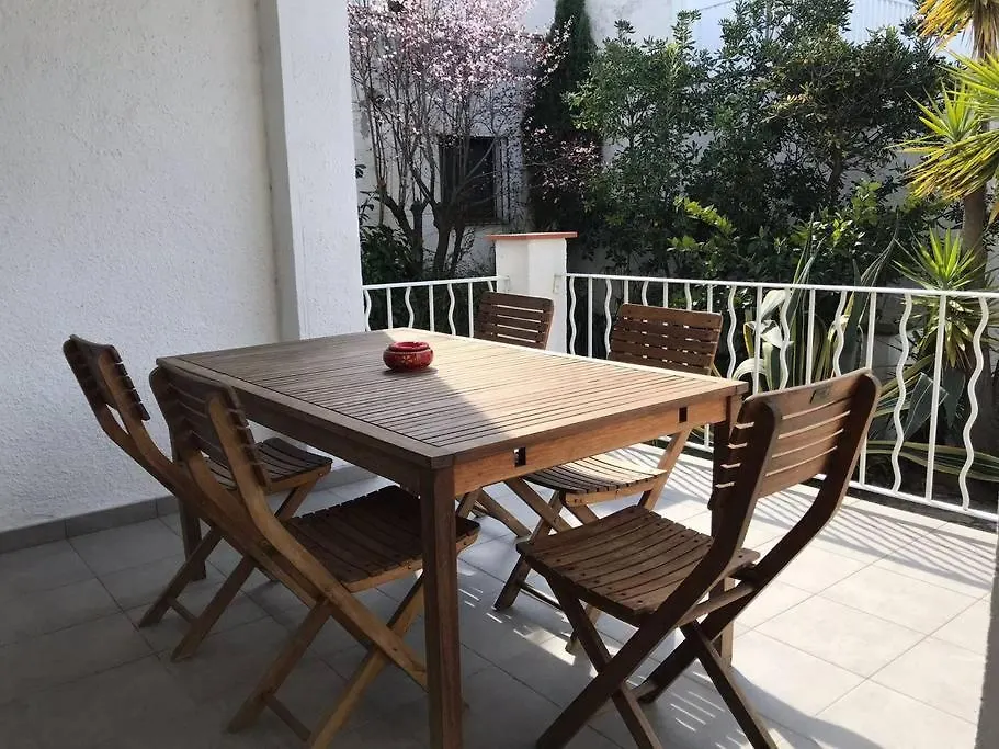 Holiday home Petite Maison, Barbecue, Canal, Plage Empuriabrava Spain
